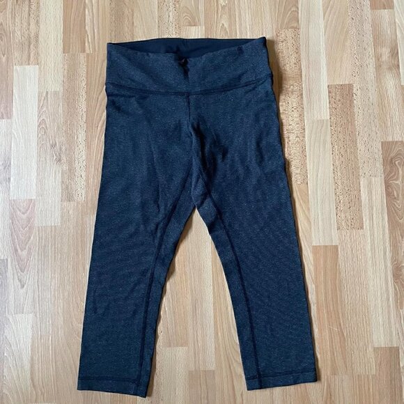 Lululemon Heathered Grey Medium Rise Wunder Under Crop - Size 6 - Picture 2 of 5